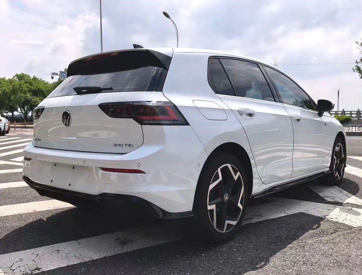 Volkswagen 2025 Golf 8 R-Line 1.5TSI 300TSI Automatic 5
