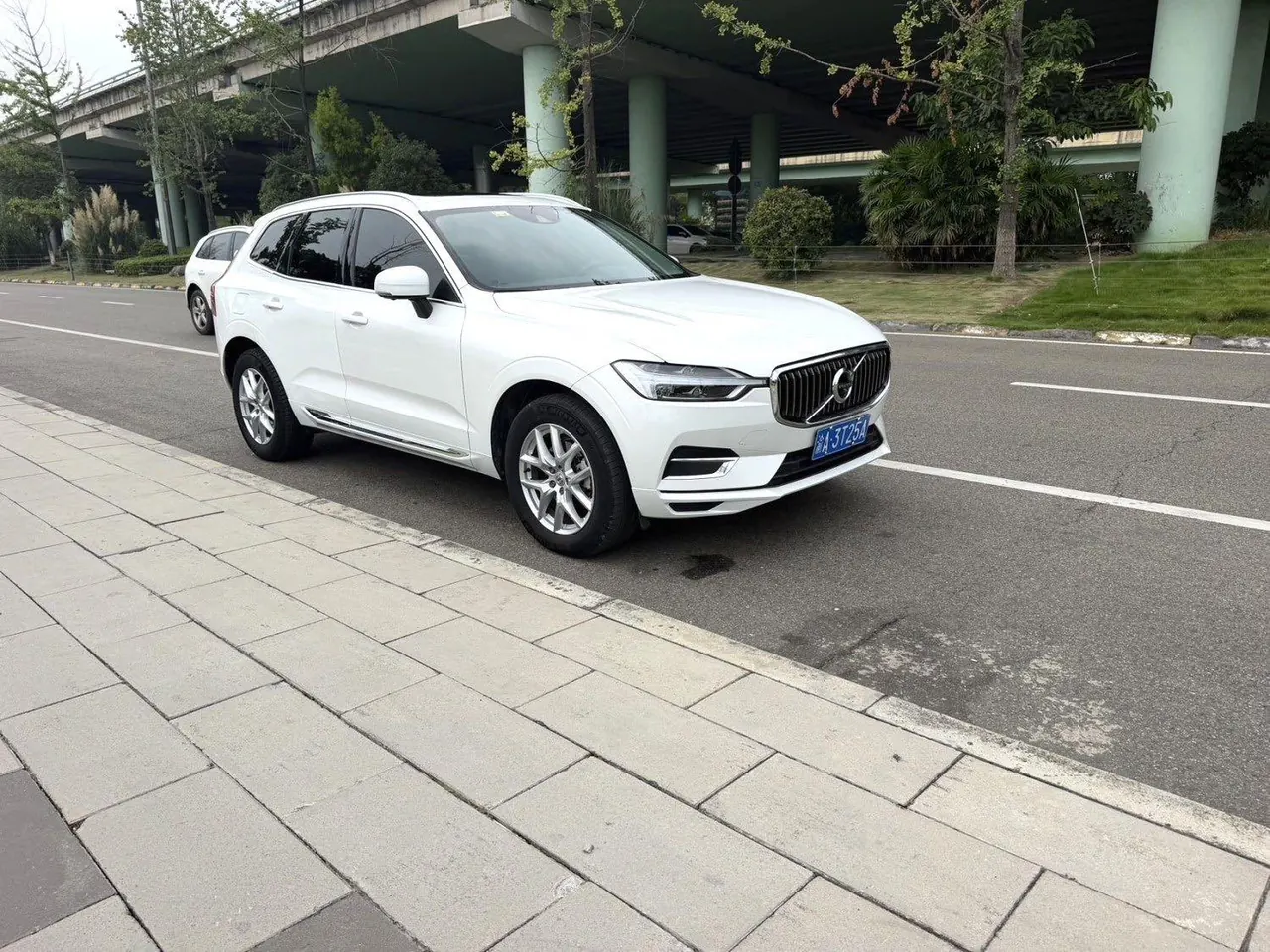 Volvo 2021 XC60 2.0T T5 4-wheel drive smart luxury automatic gear 3