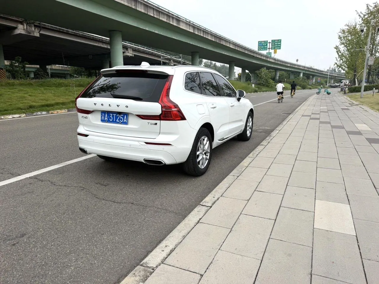 Volvo 2021 XC60 2.0T T5 4-wheel drive smart luxury automatic gear 4