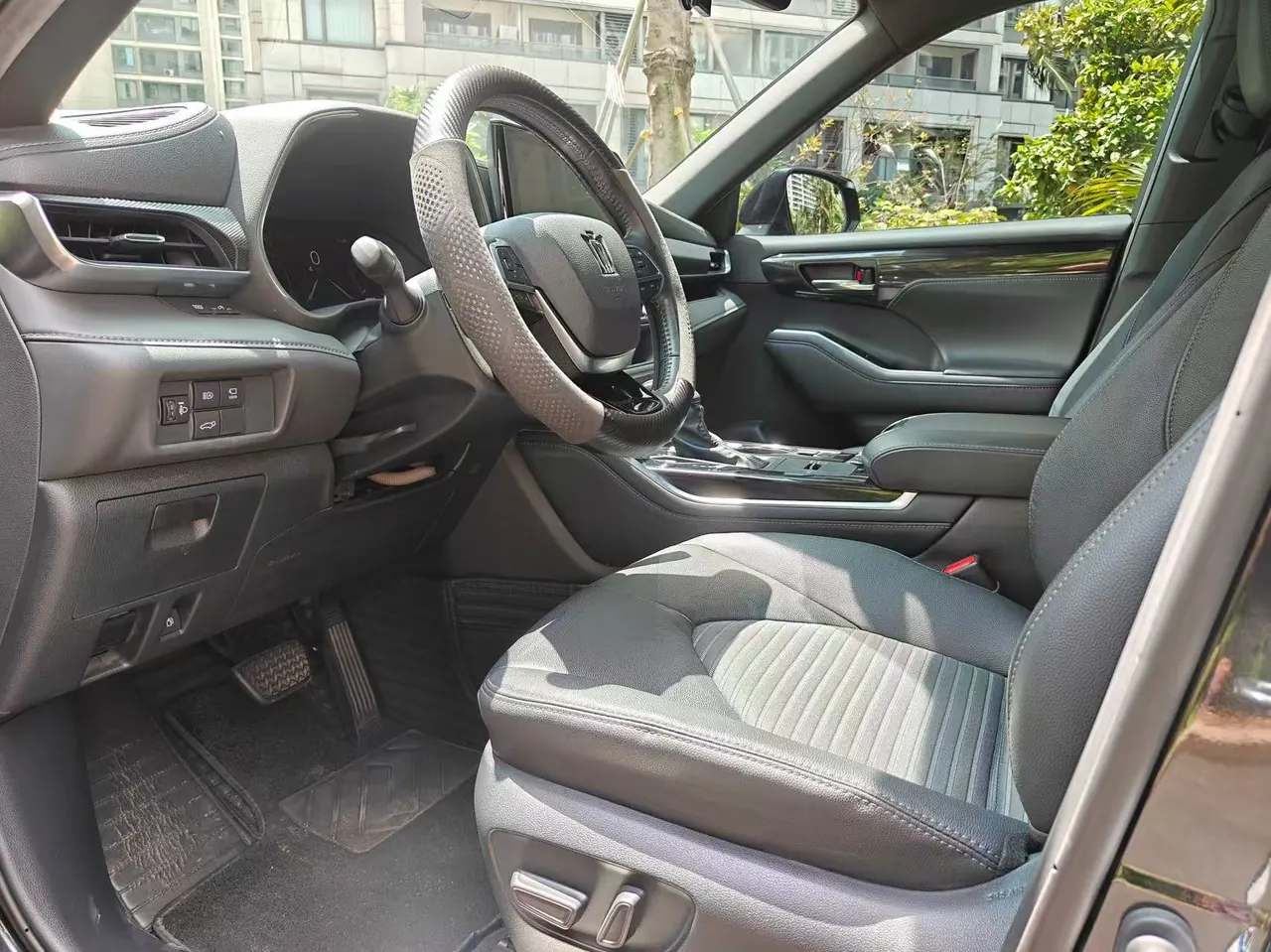 Toyota 2022 Crown Land Release 2.5 Stepless Four-wheel Drive Premium Edition Automatic Gear 4