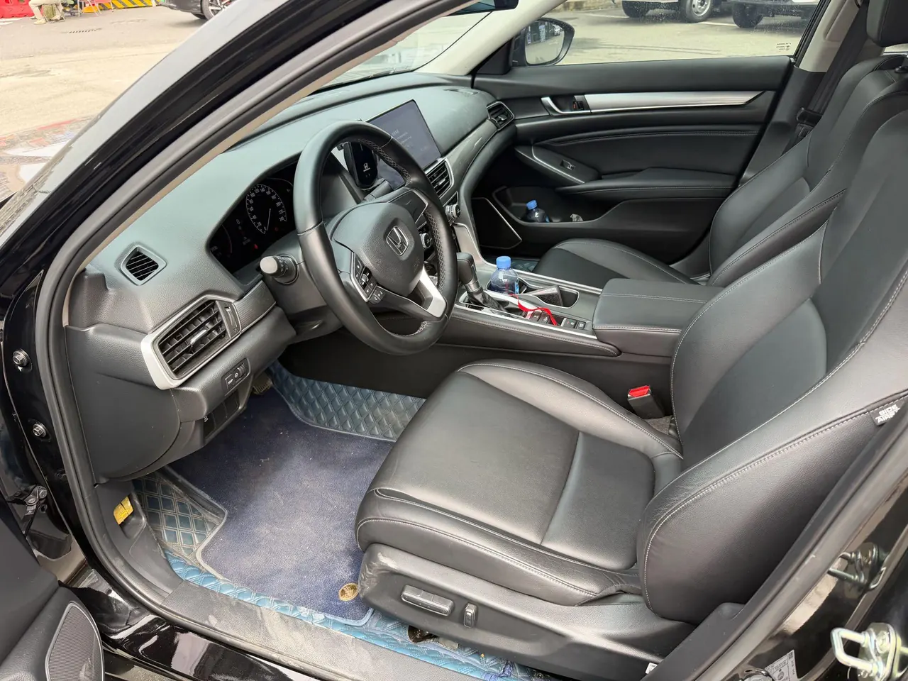 Honda 2022 10th Generation Accord 1.5T Stepless 260TURBO Magic Night Premium Edition Automatic Gear 3