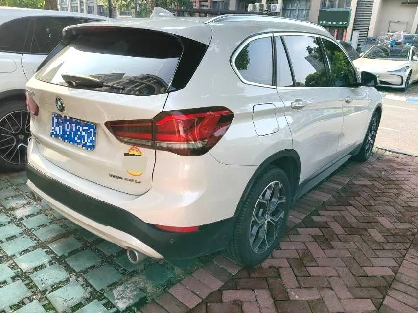 BMW 2021 X1 sDrive25Li 2.0T Leading Automatic Gear 4