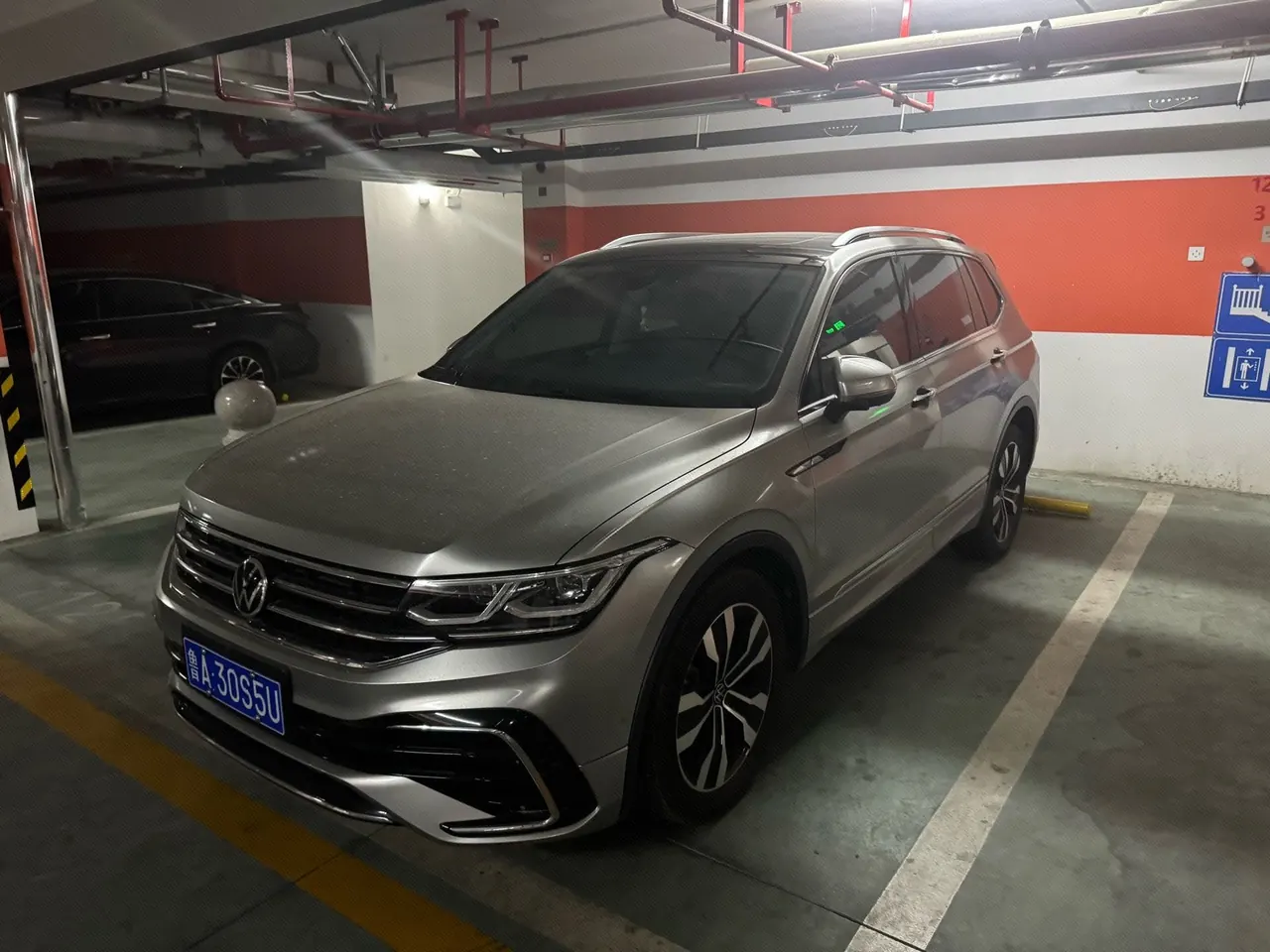 打开图片灯箱:Volkswagen 2022 Tiguan L R-Line 2.0TSI 330TSI Two-Drive R-Line Ultimate Automatic Gear