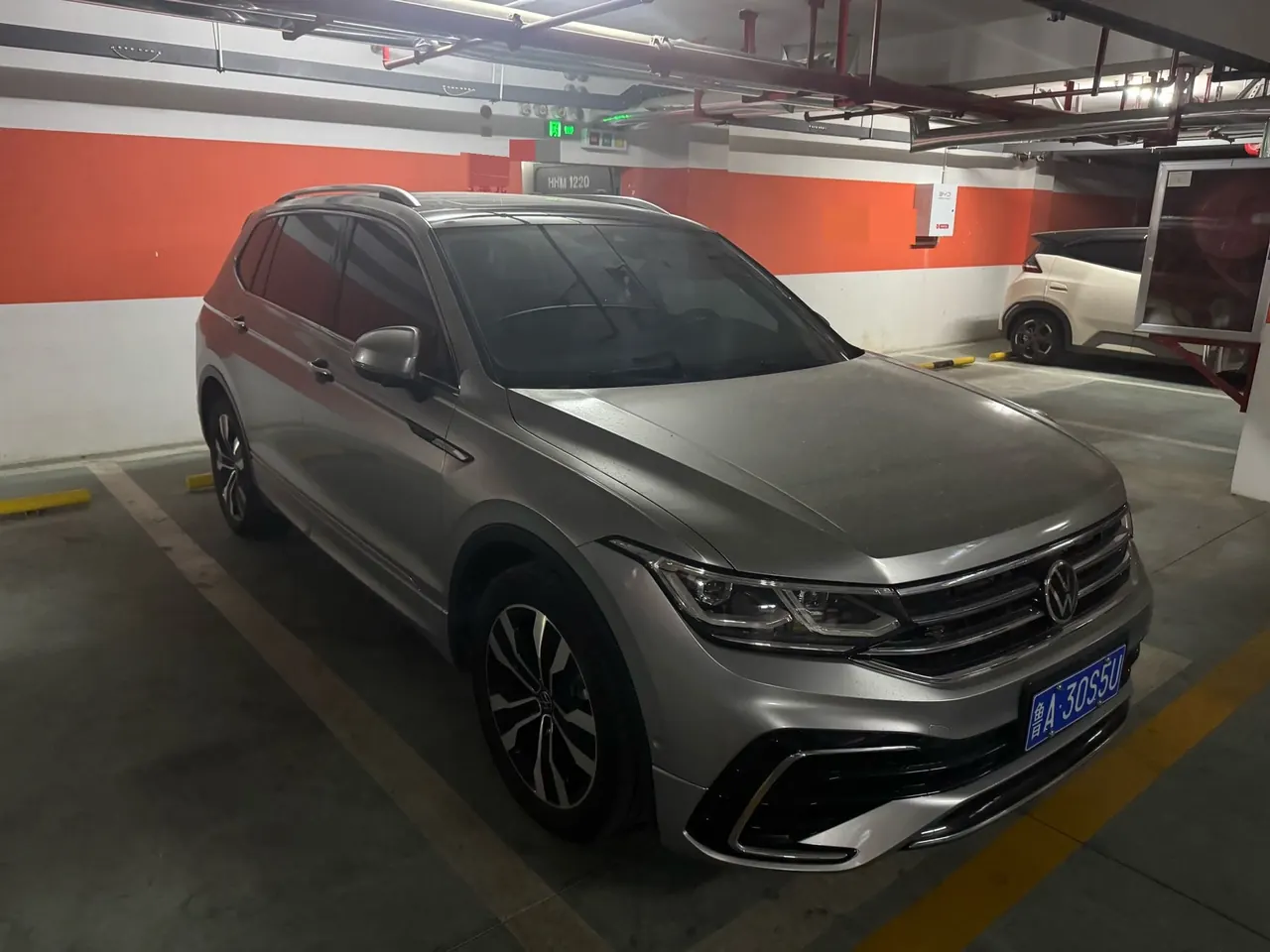 Volkswagen 2022 Tiguan L R-Line 2.0TSI 330TSI Two-Drive R-Line Ultimate Automatic Gear 2