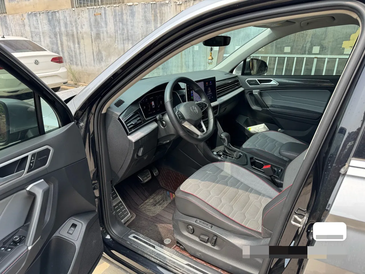 Volkswagen 2022 Tiguan L R-Line 2.0TSI 330TSI Two-Drive R-Line Ultimate Automatic Gear 5
