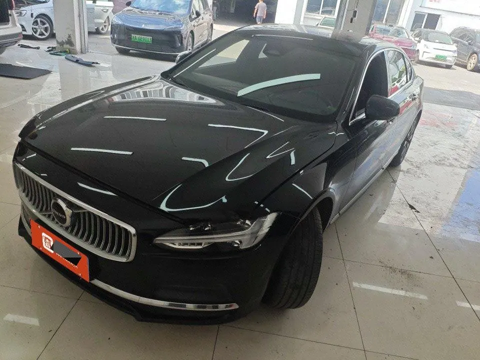 Открыть галерею: Volvo 2021 S90 2.0T B5 Zhiyi Deluxe Edition Automatic Gear