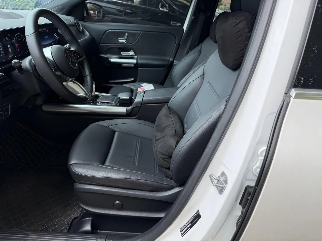 Mercedes Benz 2024 GLA 220 2.0T automatic gear 5