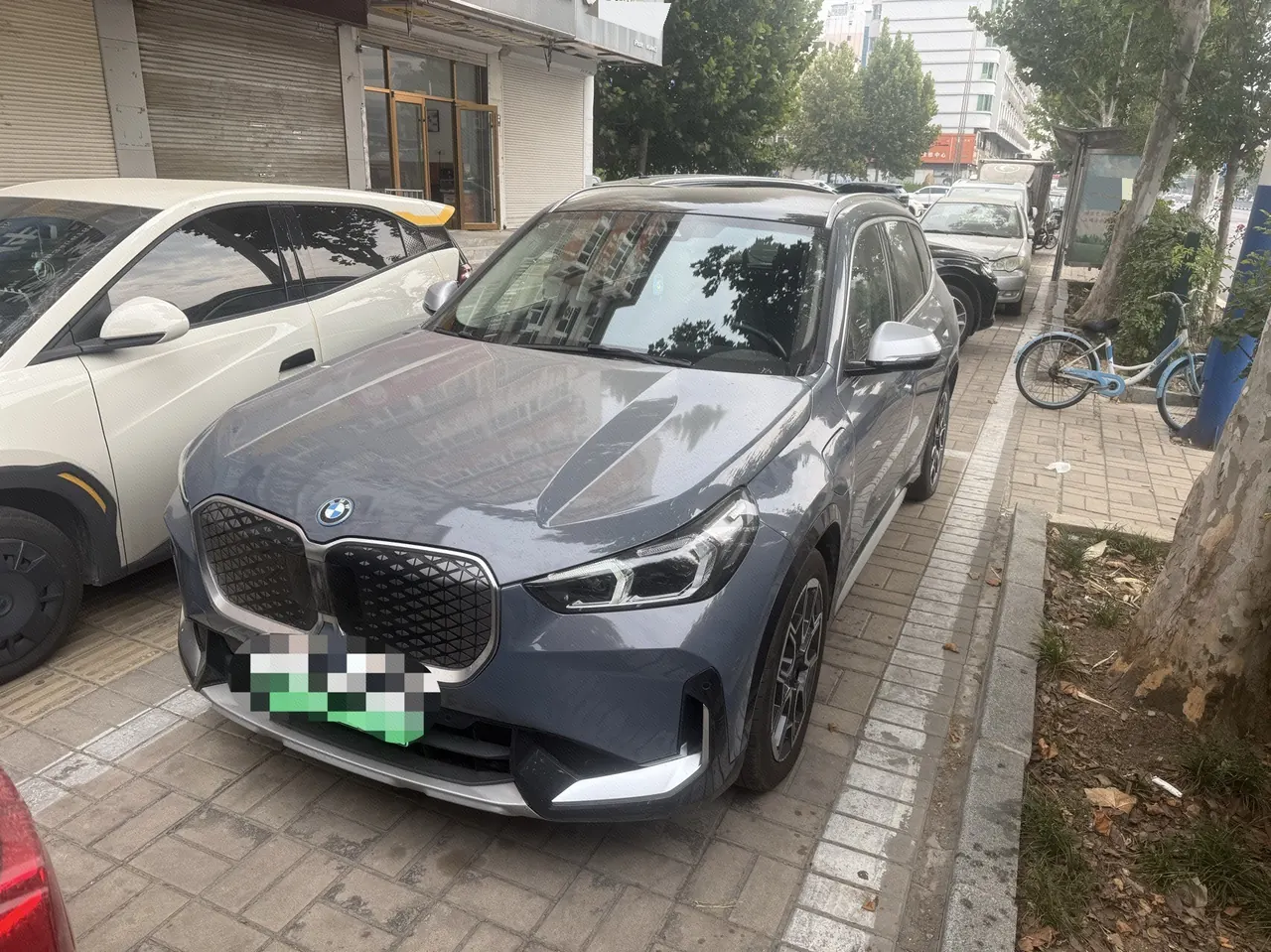 Open image lightbox: BMW 2023 iX1 xDrive30L xDrive30L X design set automatic gear