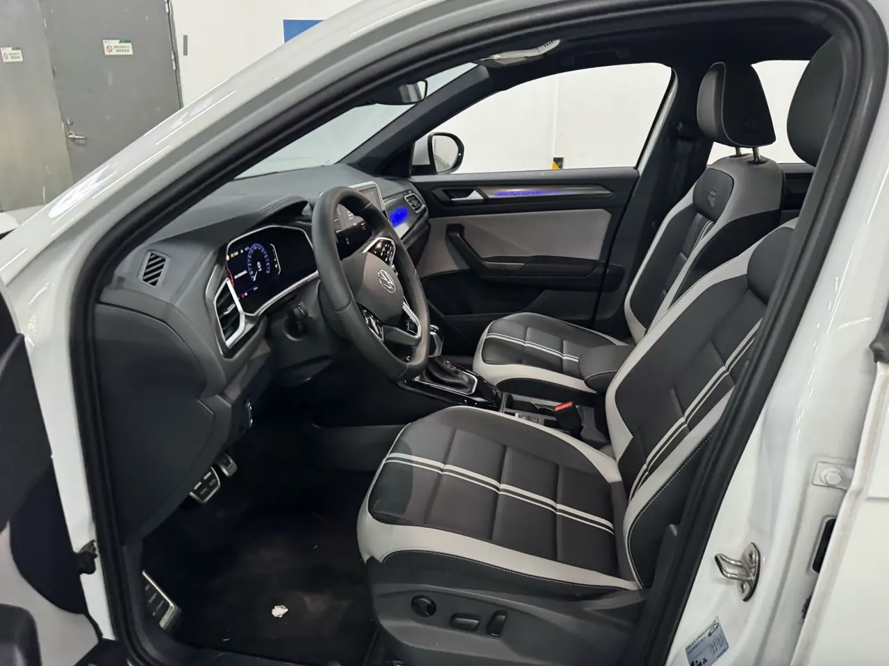 Volkswagen 2024 Tange 1.5TSI 300TSI Two-Drive Chen Guang Edition Automatic Gear 3