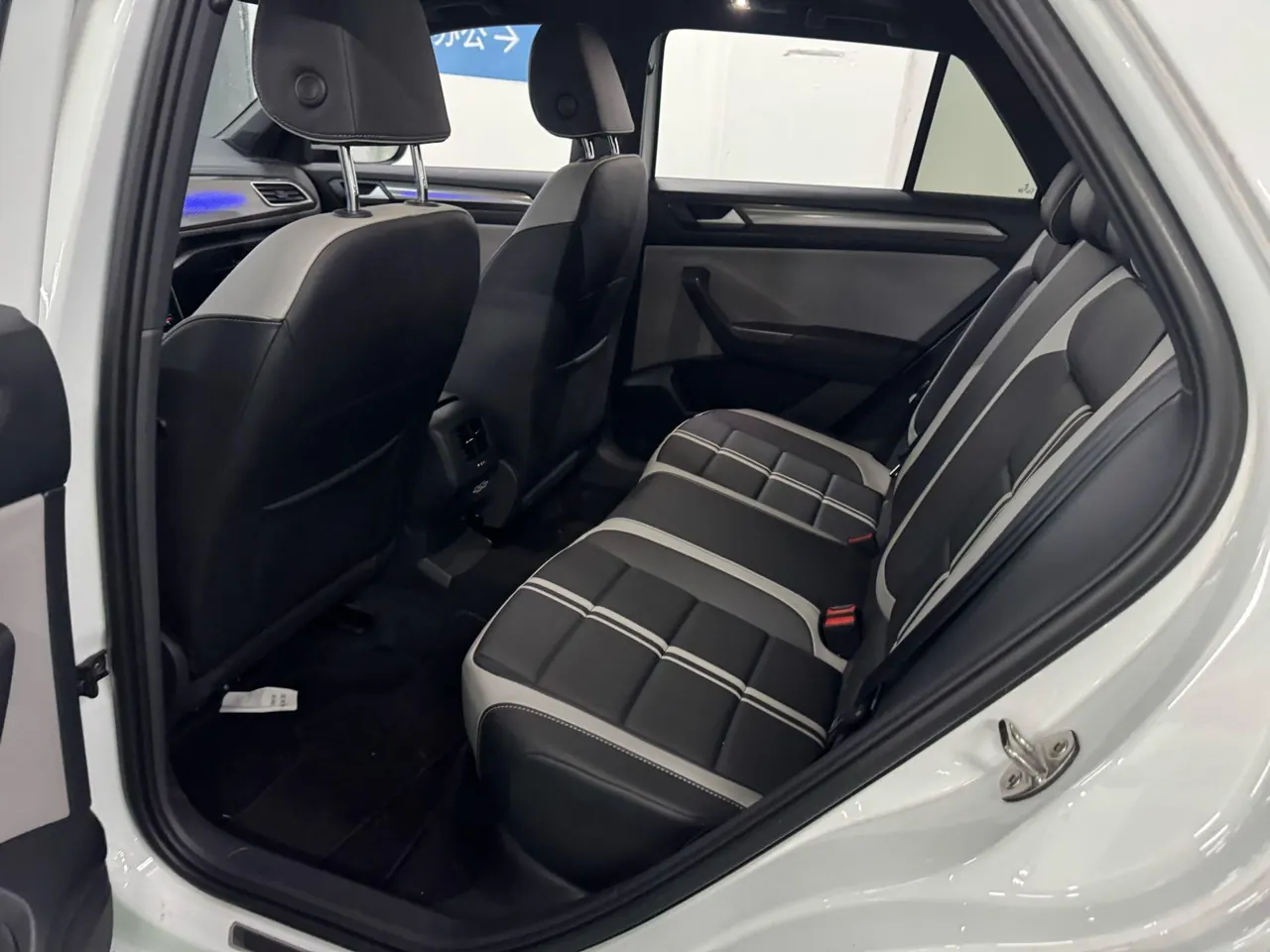 Volkswagen 2024 Tange 1.5TSI 300TSI Two-Drive Chen Guang Edition Automatic Gear 4