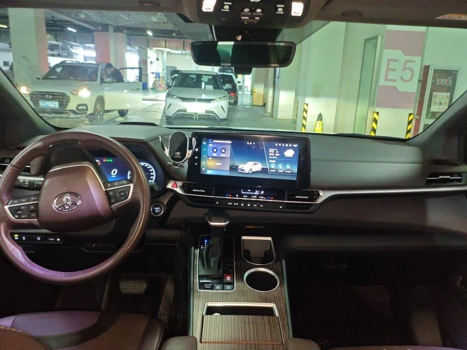 Toyota 2024 Grevia HYBRID 2.5 Stepless Premium PLUS 4WD Automatic Gear 3