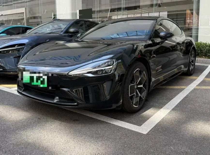 打开图片灯箱:MI 2024 SU 7 700km Rear Drive Standard Founding Edition Automatic Gear