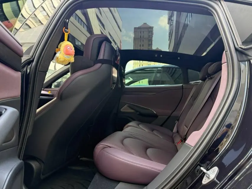 MI 2024 SU 7 700km Rear Drive Standard Founding Edition Automatic Gear 3