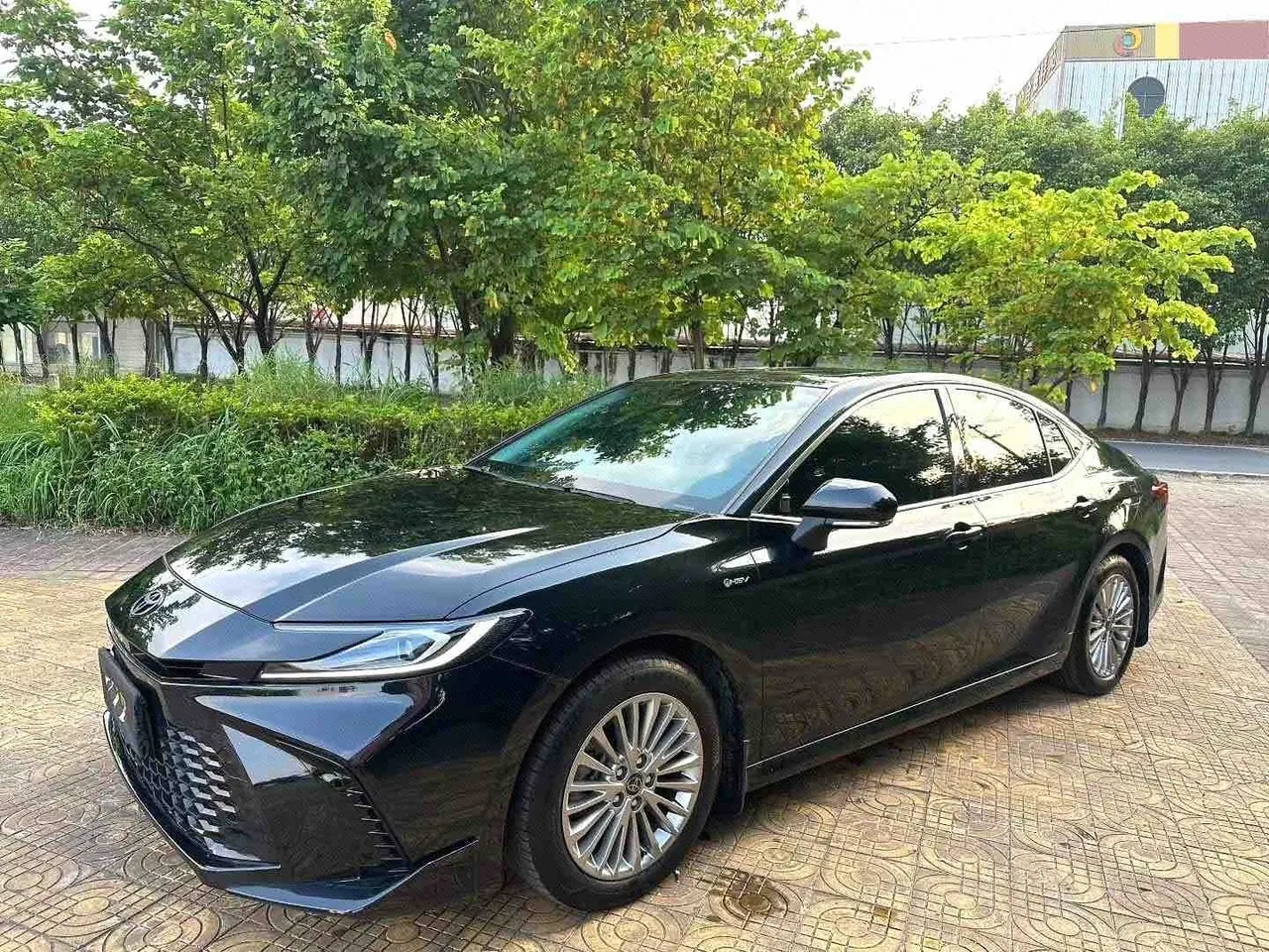 Открыть галерею: Toyota 2024 Camry Dual Engine 2.0HE Stepless Elite Automatic Gear