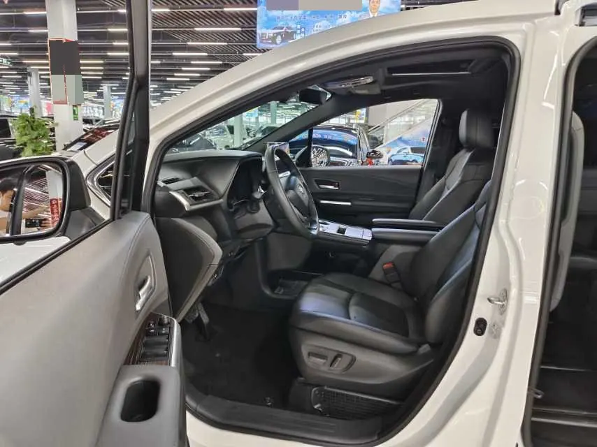 Toyota 2024 Sana 2.5 Stepless Extreme Edition Automatic Transmission 3