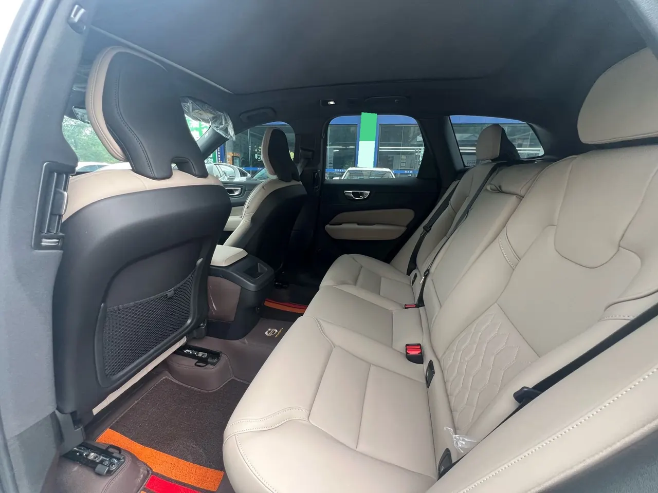 Volvo 2026 XC60 48V 2.0T B5 4-wheel drive Zhiyuan Deluxe Edition Automatic Gear 2