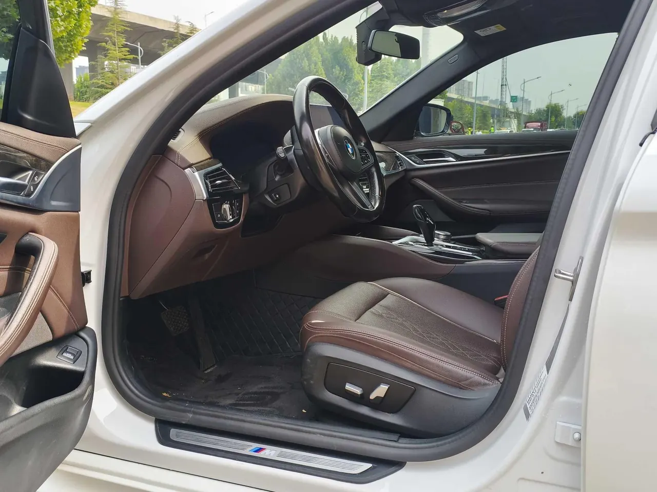 BMW 5 Series 2022 525Li 2.0T M Sports Suit (Modified) Automatic Gear 3