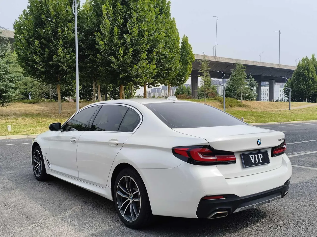 BMW 5 Series 2022 525Li 2.0T M Sports Suit (Modified) Automatic Gear 9