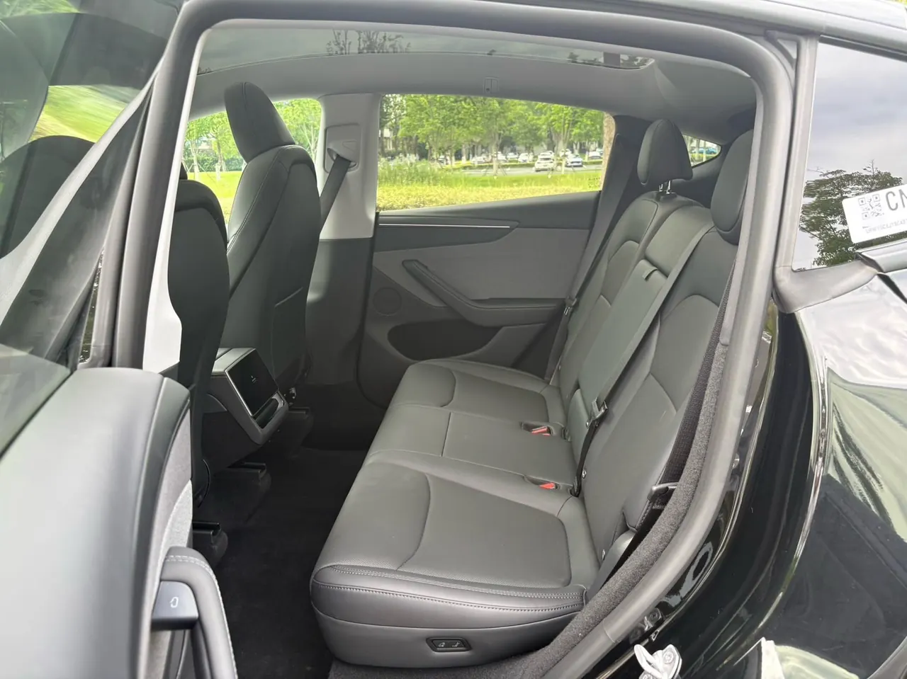 Tesla 2026 Model Y Rear-Wheel-Drive Automatic 10
