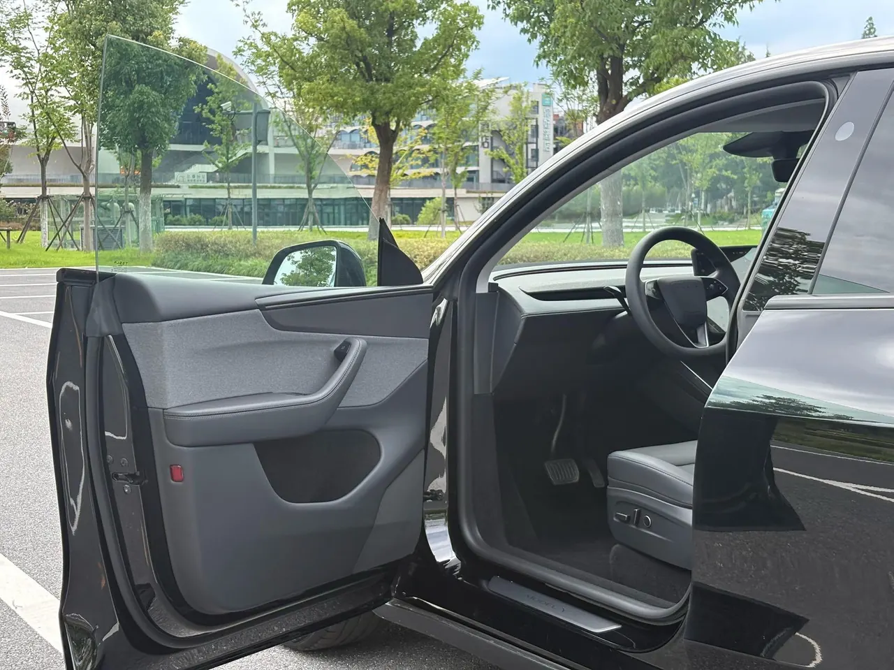 Tesla 2026 Model Y Rear-Wheel-Drive Automatic 7