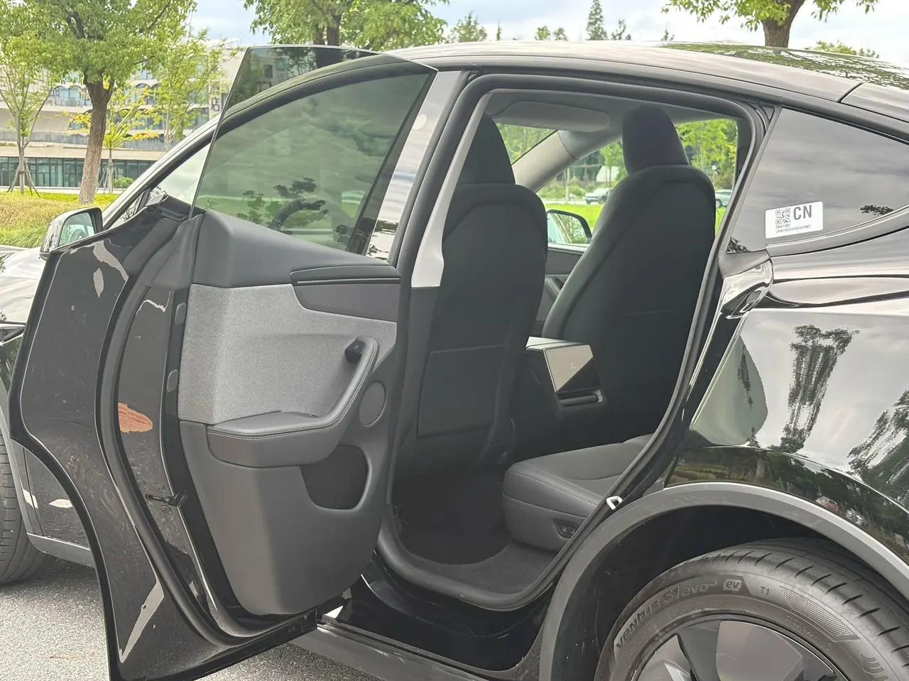 Tesla 2026 Model Y Rear-Wheel-Drive Automatic 9