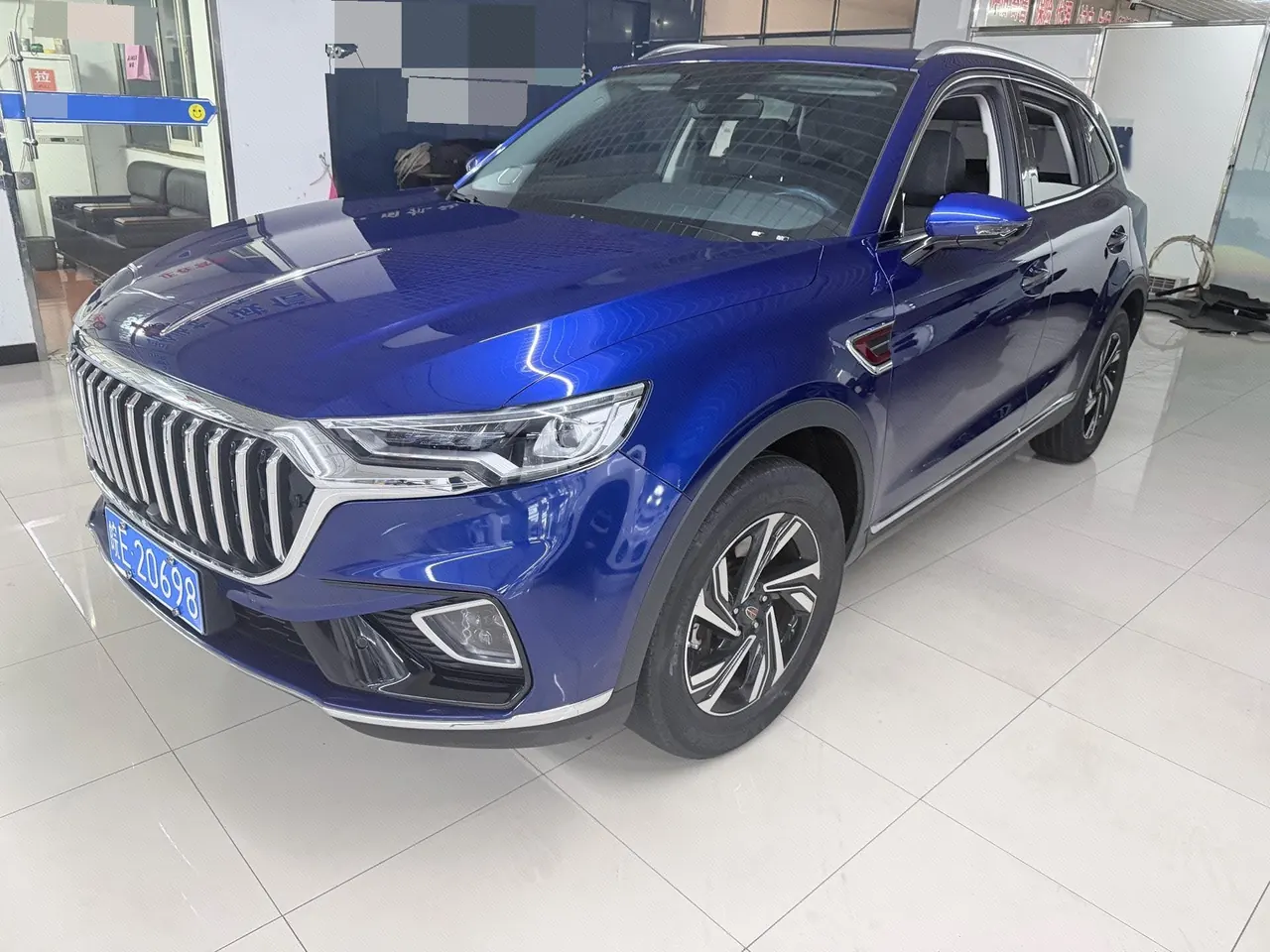 Открыть галерею: HongQi 2022 HS5 2.0T Zhilian Flag Edition Automatic Gear
