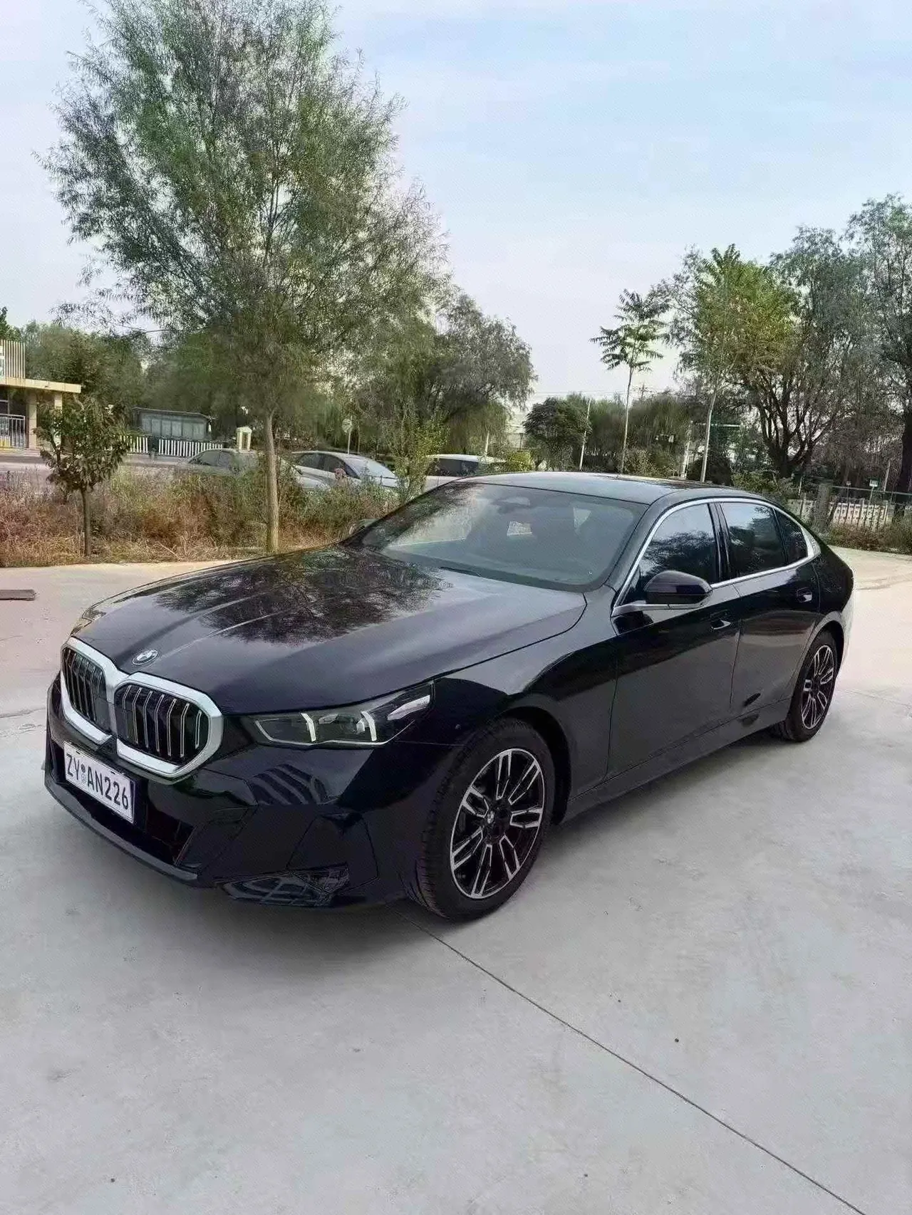 打开图片灯箱:BMW 5 Series 2026 530Li 48V 2.0T Leading M Sports Suit (Modified) Automatic Gear