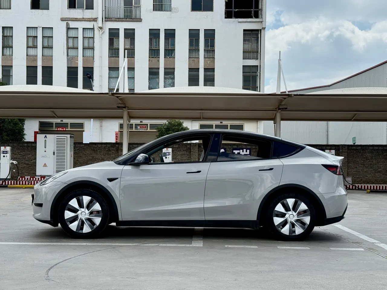 Tesla 2022 Model Y rear-wheel drive version (facelift) automatic gear 3
