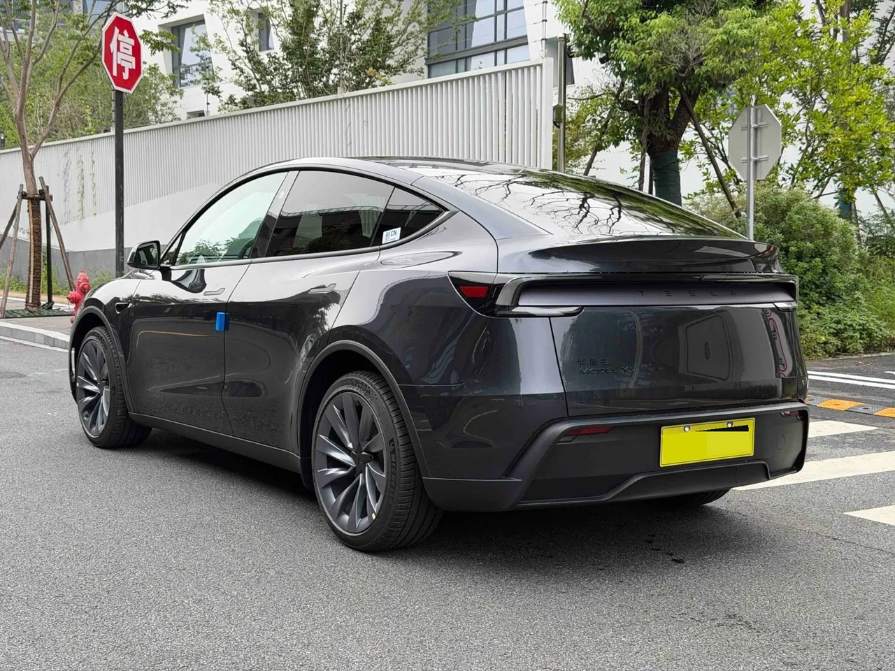 Tesla 2026 Model Y long endurance all-wheel drive version automatic transmission 14