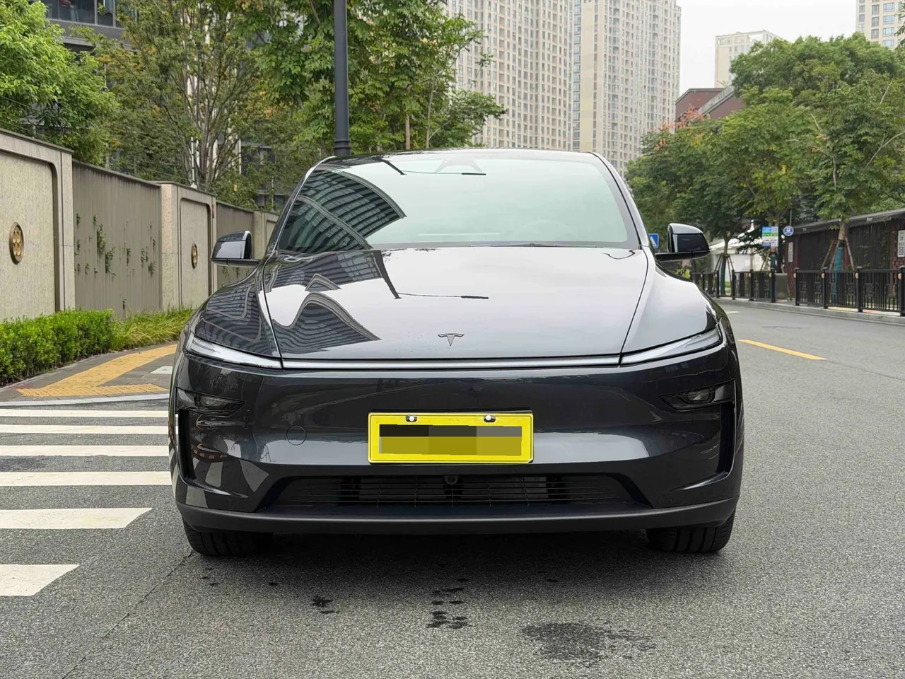 Tesla 2026 Model Y long endurance all-wheel drive version automatic transmission 2