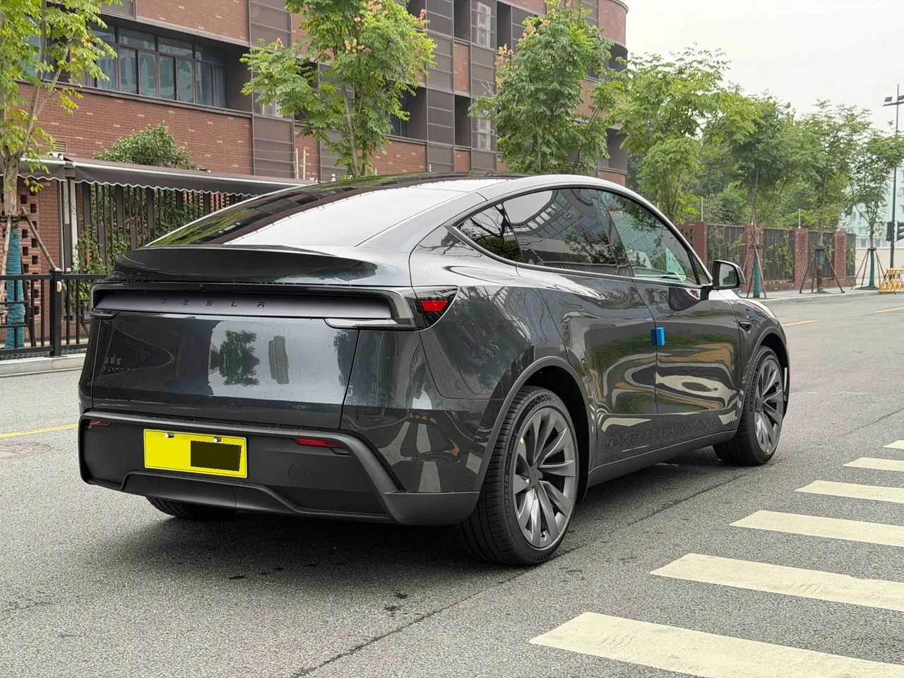 Tesla 2026 Model Y long endurance all-wheel drive version automatic transmission 6