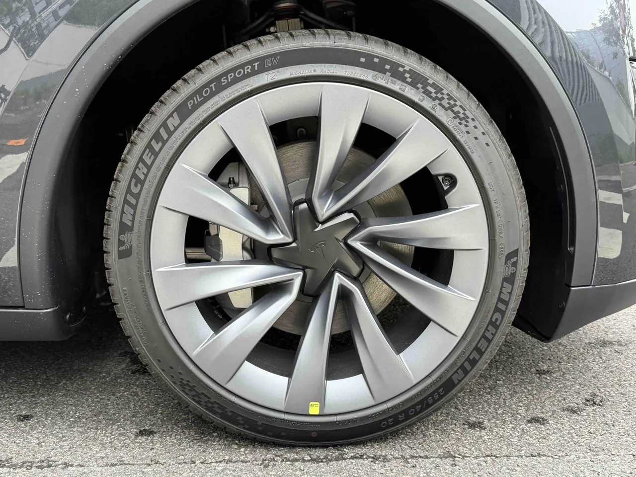 Tesla 2026 Model Y long endurance all-wheel drive version automatic transmission 7