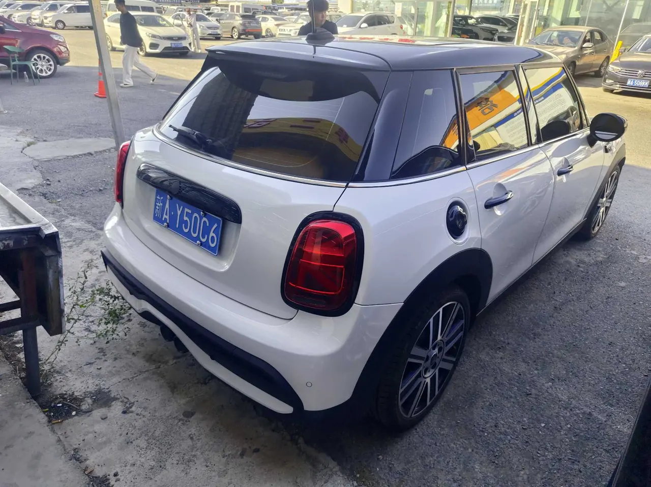 MINI Mini 5-Door (Imported) 2023 Mini Cooper S 2.0T Artist (Modified) Automatic Gear 6