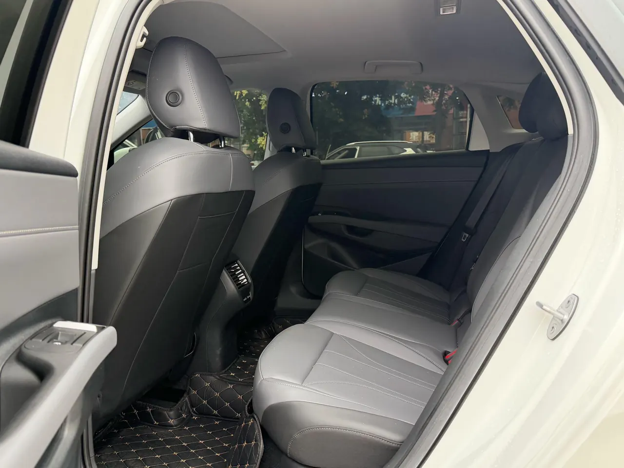 Volkswagen 2026 Lavida Pro 1.5TSI 300TSI 6 Million Edition Automatic Gear 5