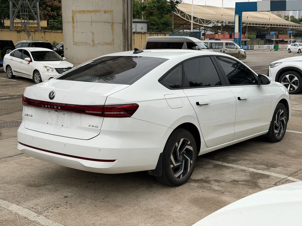 Volkswagen 2026 Lavida Pro 1.5TSI 300TSI 6 Million Edition Automatic Gear 9