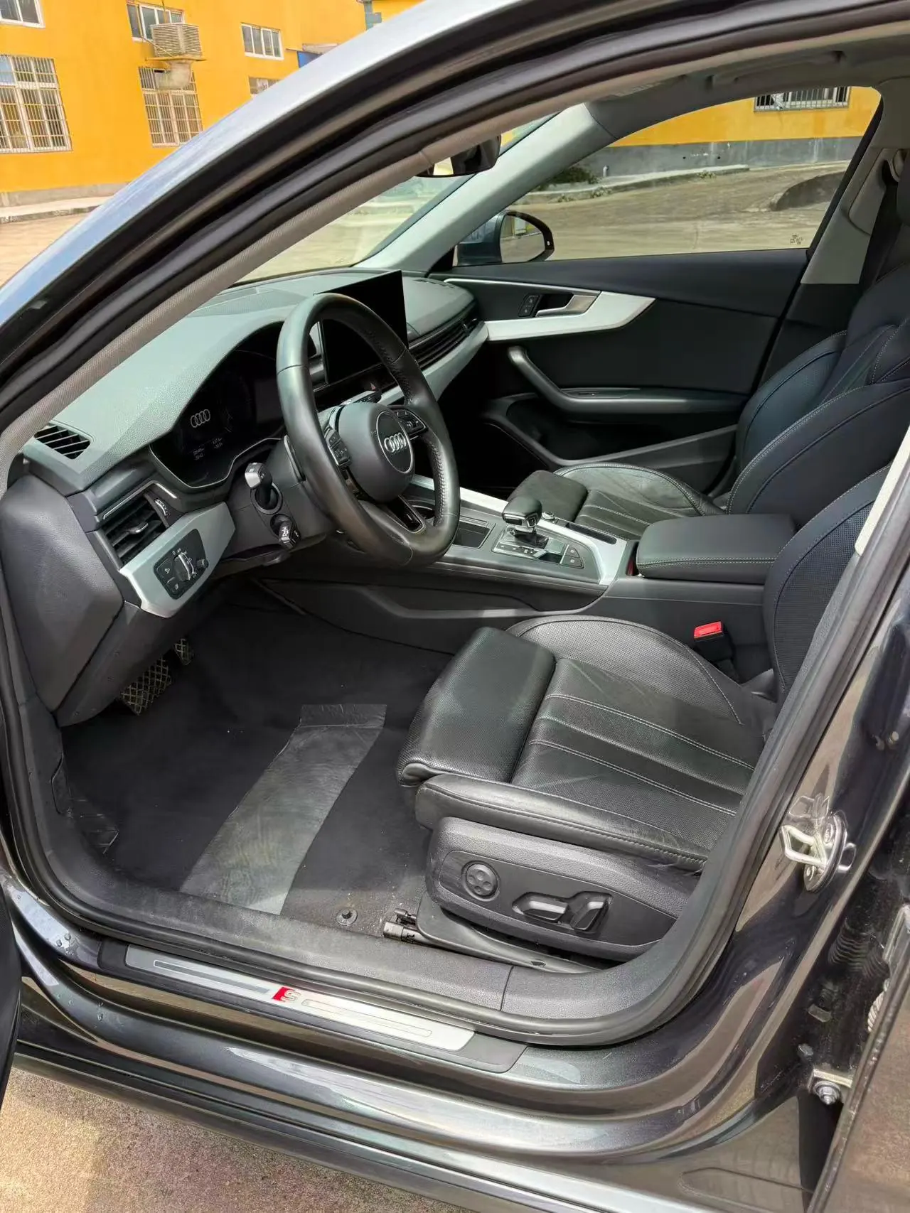 Audi 2020 A4L 2.0TFSI 40TFSI Deluxe Dynamic Automatic 3