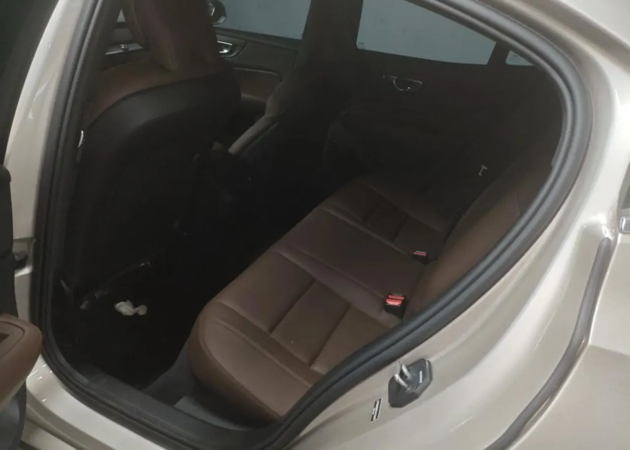 Volvo 2026 S60 48V 2.0T B4 Zhiyi Deluxe Edition Automatic Gear 6