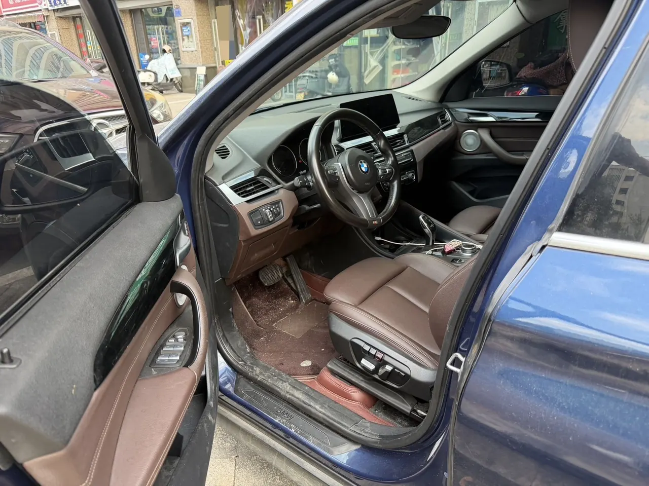 BMW 2021 X1 sDrive25Li 2.0T Leading Automatic Gear 2