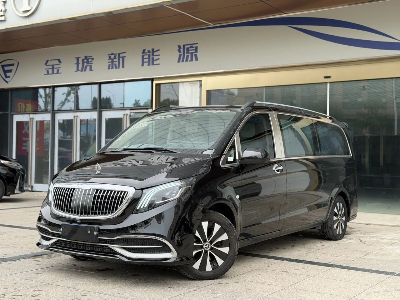 Open image lightbox: Mercedes Benz 2021 Vito 2.0T Elite Edition 7-seat Automatic Gear