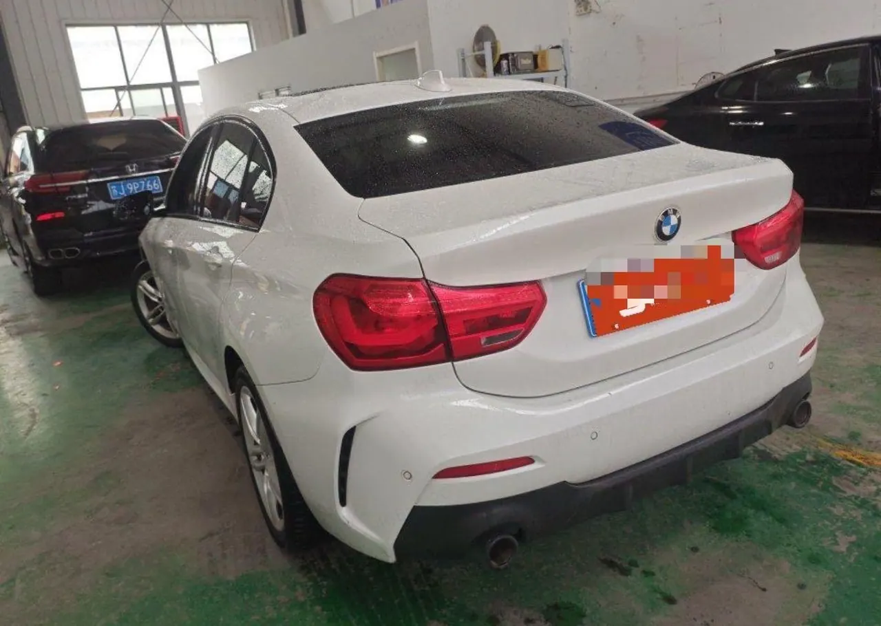 BMW 1 Series 2022 120i 1.5T M Sports Obsidian Night Edition Automatic Gear 3