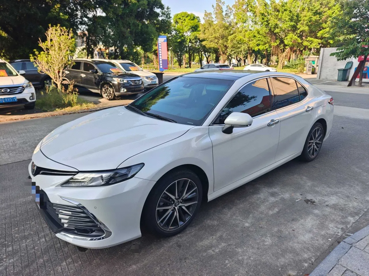 Open image lightbox: Toyota 2021 Camry 2.5G Deluxe Edition Automatic Gear