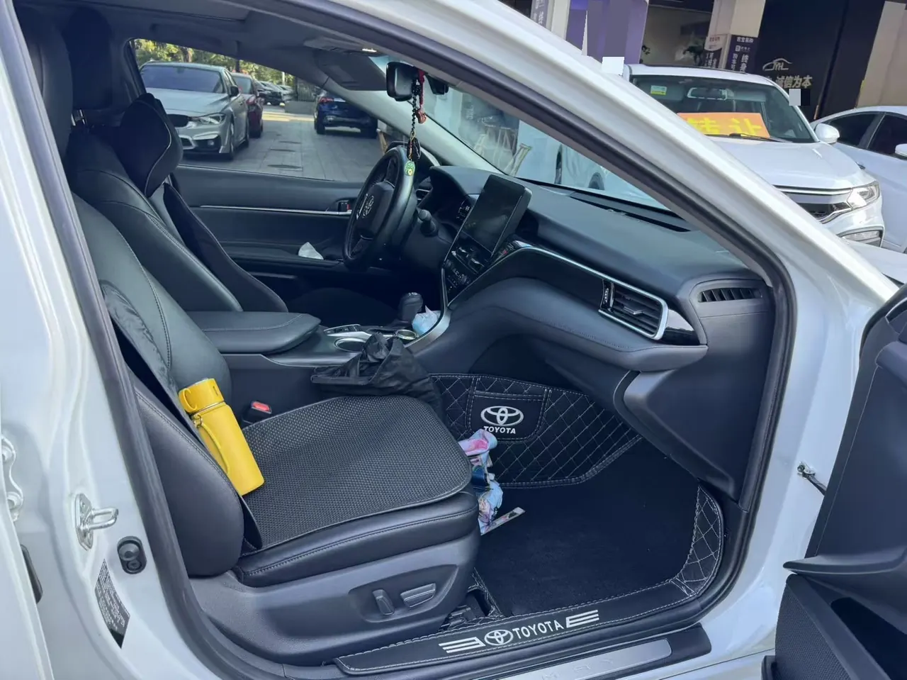 Toyota 2021 Camry 2.5G Deluxe Edition Automatic Gear 3