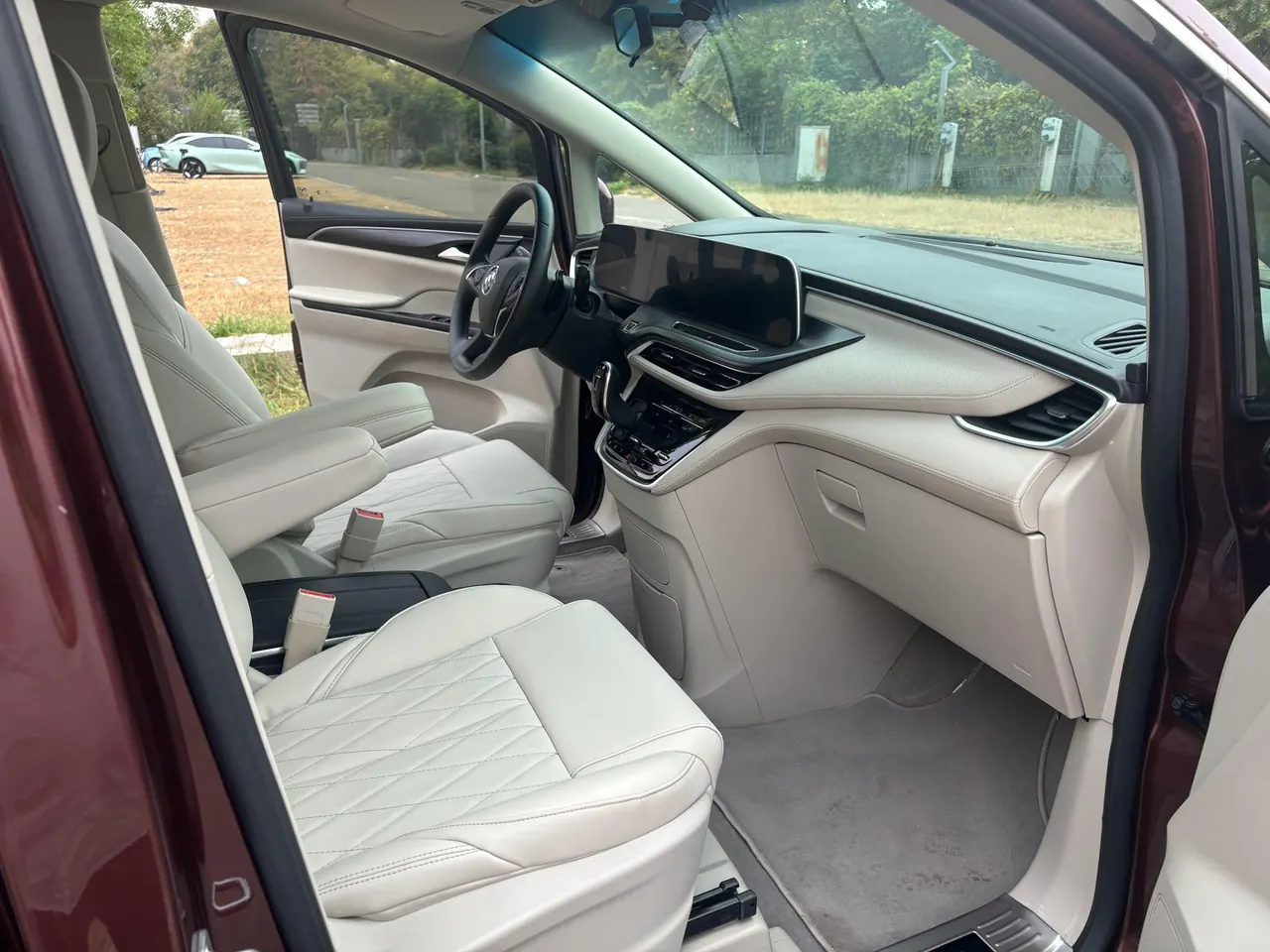 Buick 2022 GL8 ES Lu Zun 48V 2.0T 653T Comfortable Automatic Gear 7