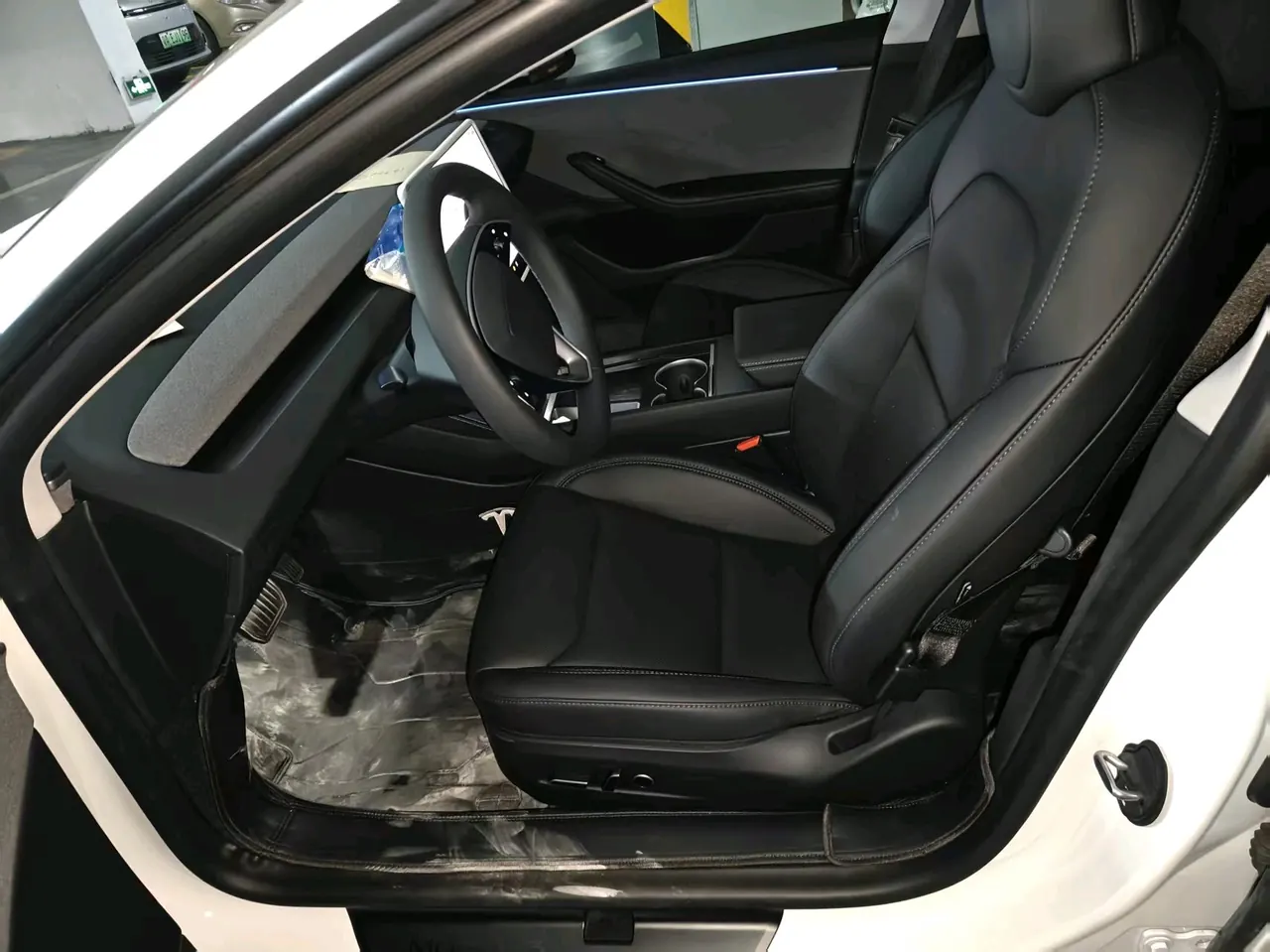 Tesla 2025 Model 3 rear-wheel drive version of automatic transmission 3
