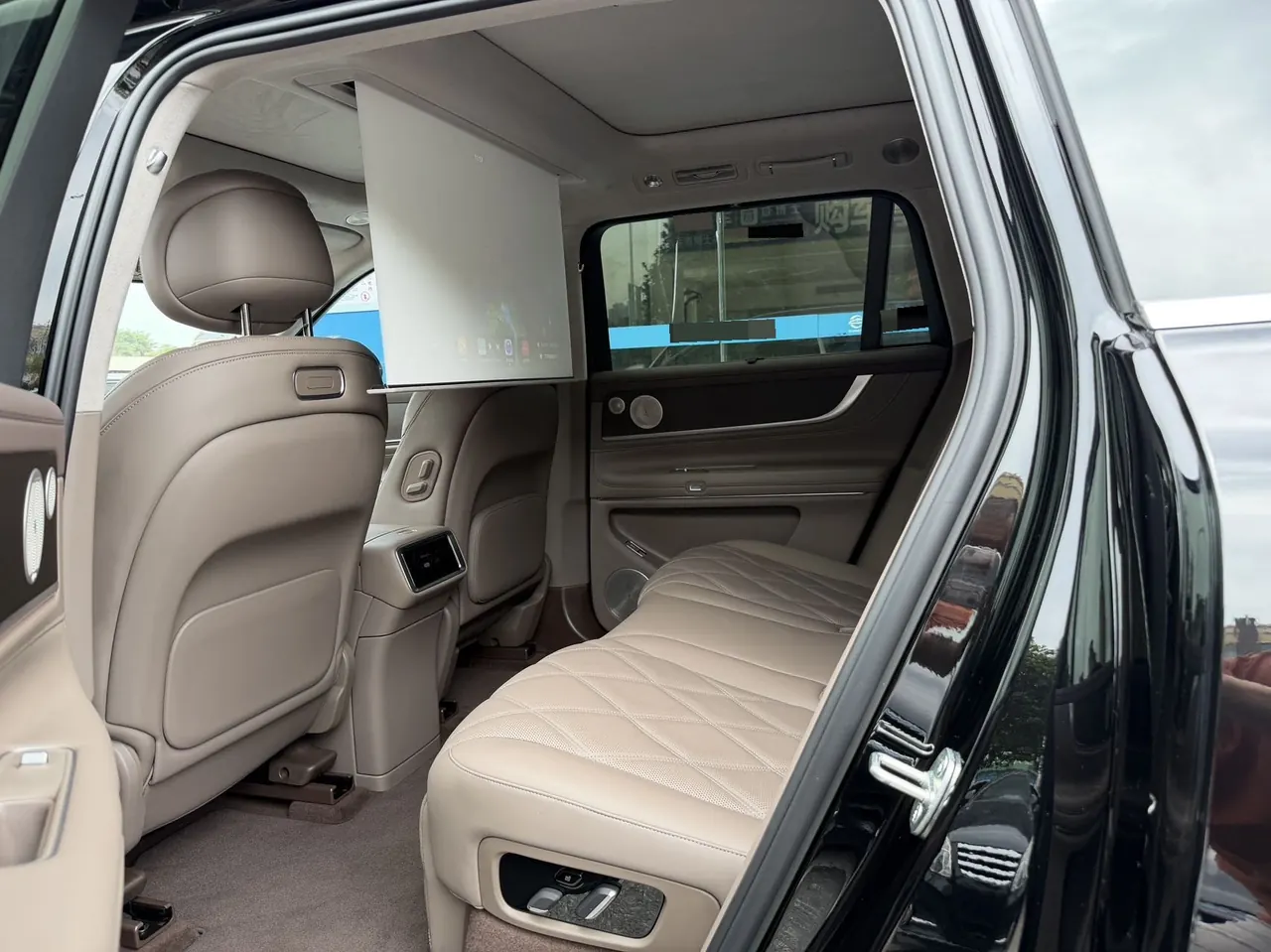 AITO 2025 AITO M9 extended range Ultra version 52kWh5 seat version automatic gear 5