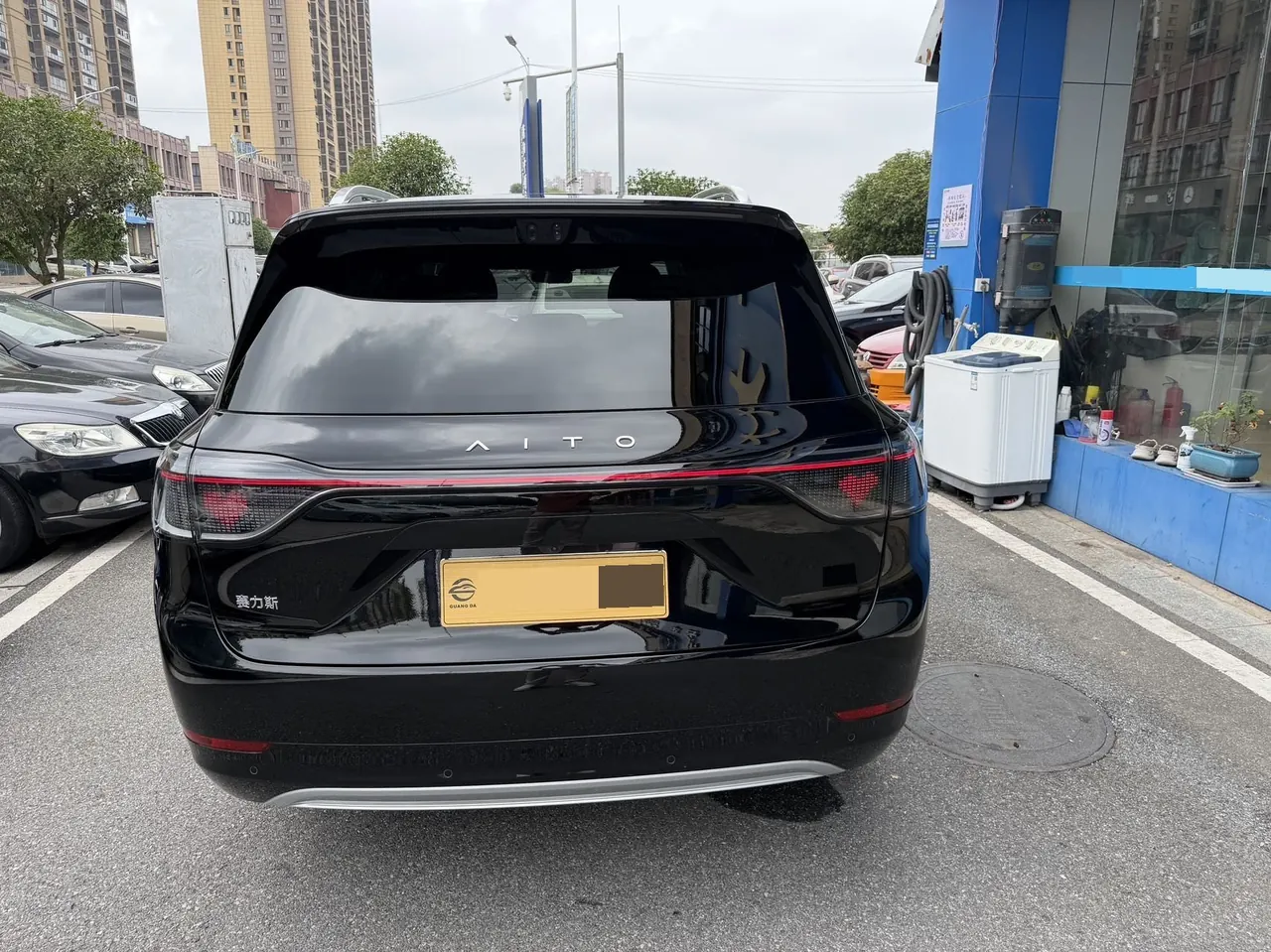 AITO 2025 AITO M9 extended range Ultra version 52kWh5 seat version automatic gear 8