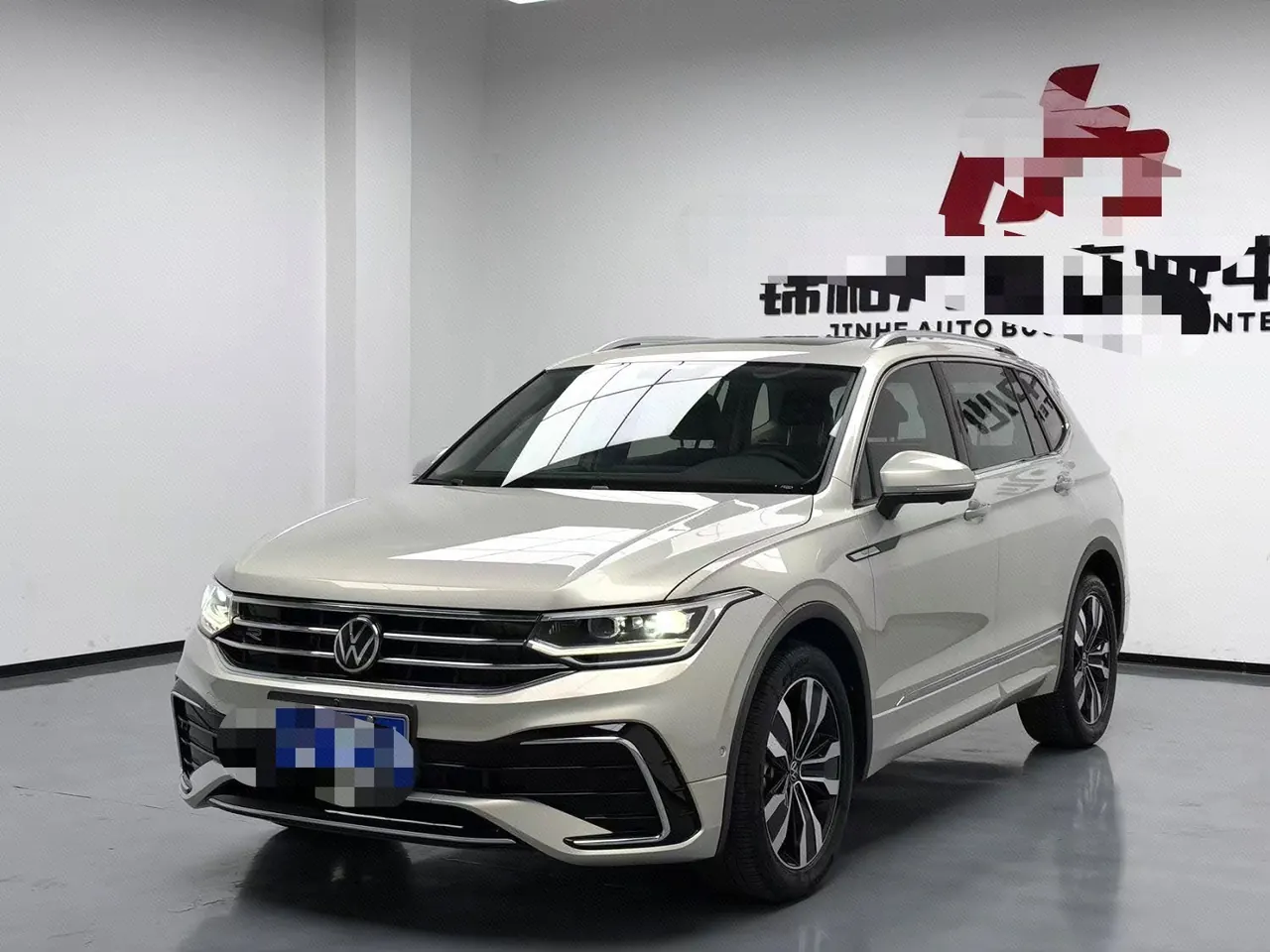 打开图片灯箱:Volkswagen 2022 Tiguan L R-Line 2.0TSI 330TSI Two-Drive R-Line Overdrive Automatic Gear