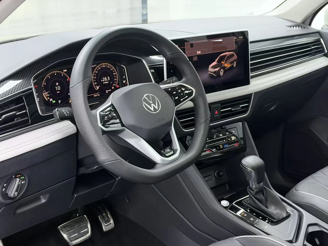 Volkswagen 2022 Tiguan L R-Line 2.0TSI 330TSI Two-Drive R-Line Overdrive Automatic Gear 4
