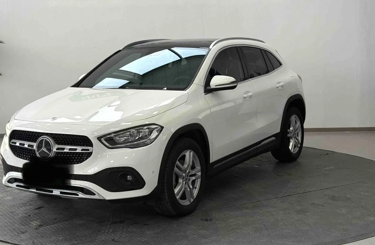 Open image lightbox: Mercedes Benz 2022 GLA 180 1.3T automatic gear