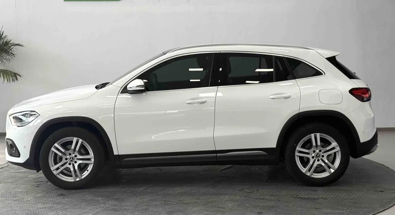 Mercedes Benz 2022 GLA 180 1.3T automatic gear 2